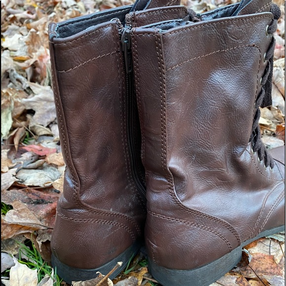 🟢5/$25 Brown boots - Picture 11 of 16